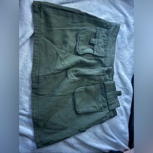 Fashion Sexy Lounge Green Buckle Mini Skirt.